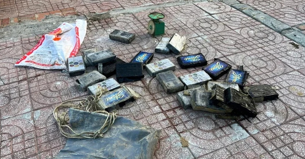 Tui Nilon Chua 24 Banh Nghi La Ma Tuy Troi Dat Vao Bo Bien O Lam Dong 845