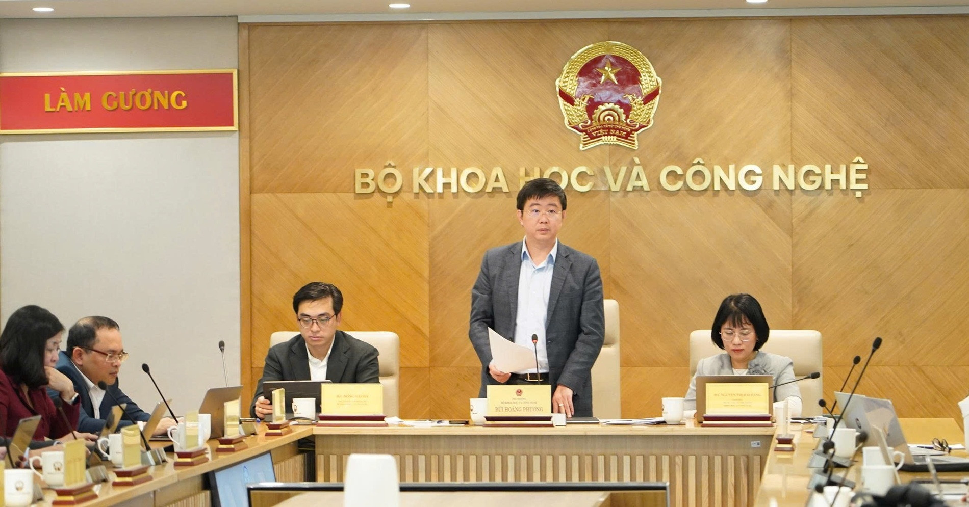 Tung Buoc Dat Nen Mong Lam Chu Cong Nghe Ban Dan 1189