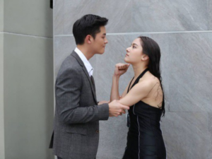 tung khinh vo cu khong lam ra tien 3 nam sau toi muoi mat khi thay co ay buoc ra tu xe hop tay cam t