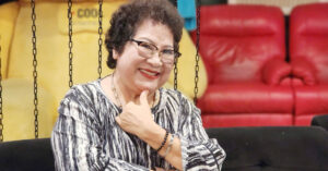 tuoi xe chieu nsut minh vuong song nuong tua vao chi ho lam ban voi kim tiem 2