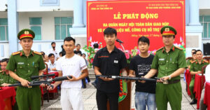 Tuong Bi Phat Khi Nop Vu Khi Nguoi Dan Bat Ngo Nhan Qua Cham Soc Suc Khoe 1334