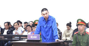 tuyen an tu hinh ke dung bua dinh va dao bau sat hai 3 nguoi nha vo 1146