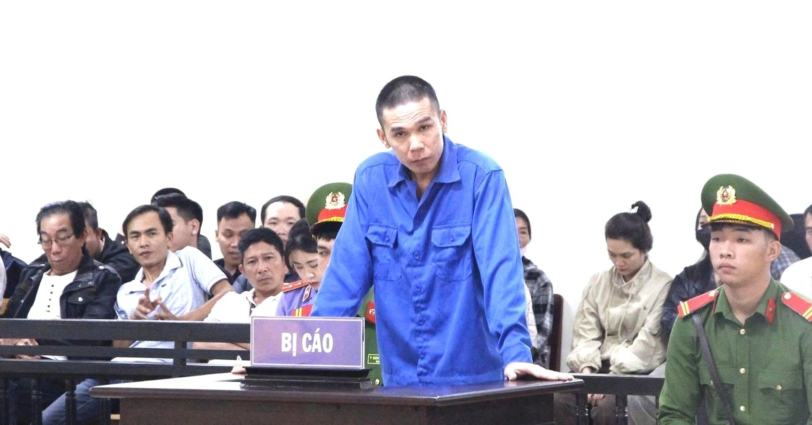 tuyen an tu hinh ke dung bua dinh va dao bau sat hai 3 nguoi nha vo 1146