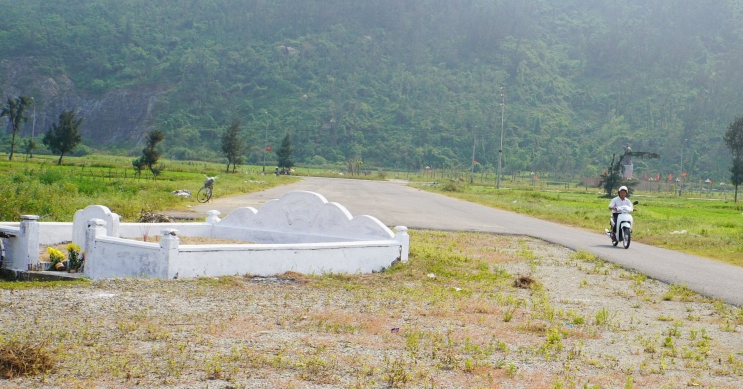 tuyen duong du lich bien loc ha dang do nhieu nam vi mot ngoi mo 1040