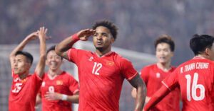 Tuyen Viet Nam Ai Giup Ong Kim Sang Sik Quang Ganh Lo Au 1646