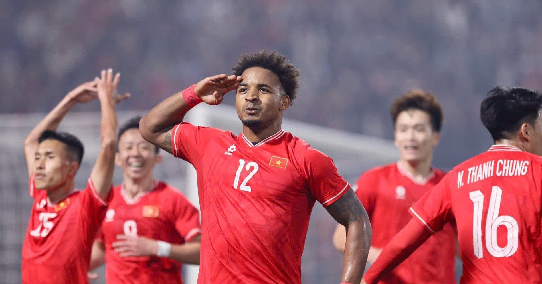 Tuyen Viet Nam Ai Giup Ong Kim Sang Sik Quang Ganh Lo Au 1646