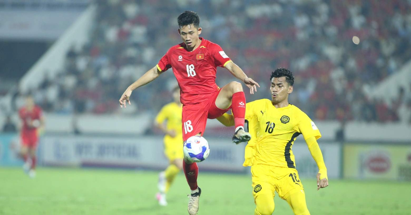 tuyen viet nam sieu manh niem vui va ap luc cho hlv kim sang sik 2079