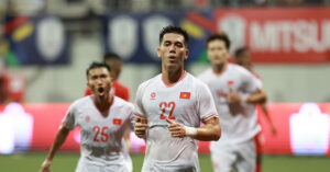 tuyen viet nam tien linh khien hlv kim sang sik dau dau 1880