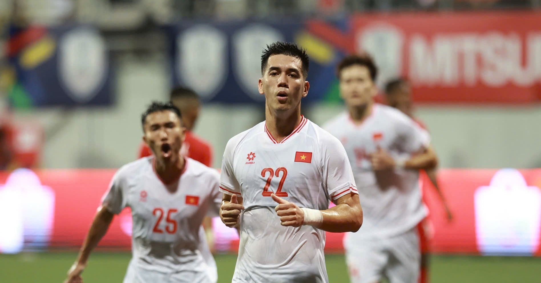 tuyen viet nam tien linh khien hlv kim sang sik dau dau 1880