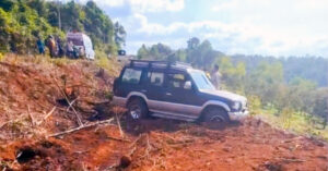 Va chạm với ô tô, 3 người trong gia đình tử vong 1 va cham voi o to 3 nguoi trong gia dinh tu vong 1002