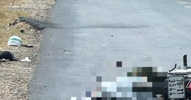 va cham voi xe dau keo tren quoc lo hai nguoi di xe may tu vong tai cho 2027