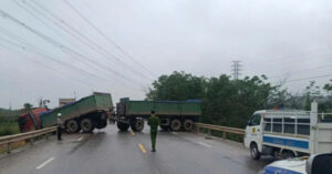 va cham xe dau keo 2 nguoi phu nu tu vong 1736