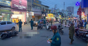 Va Cham Xe May Kinh Hoang O Tphcm Nan Nhan Hat Len Cao Roi Roi Xuong Tu Vong 1578