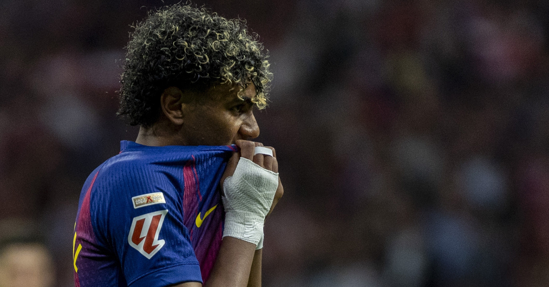 van de barca hansi flick va con hon doi cua lamine yamal 408