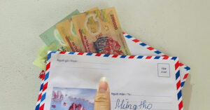 vi 5 chiec phong bi mung tho cua thong gia chi dau em chong khau chien dau nam 84c051e6b7394b919ea51