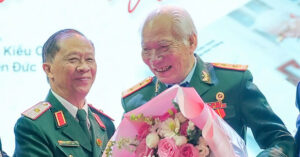 Vi Nhac Si 84 Tuoi Xuc Dong Hoi Tuong Ve Truong Son Ac Liet 2