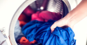 vi sao di tap gym ve quan ao uot dam mo hoi khong nen cho ngay vao may giat 835