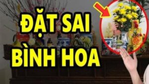Vì sao khi thắp hương mùng 1, ngày rằm không nên đặt bình hoa bên trái? 1 vi sao khi thap huong mung 1 ngay ram khong nen dat binh hoa ben trai 154316
