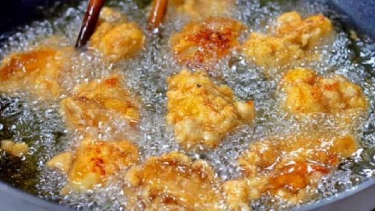 vi sao nen vat chanh vao chao dau truoc khi chien ran bi quyet ai cung nen biet 114400