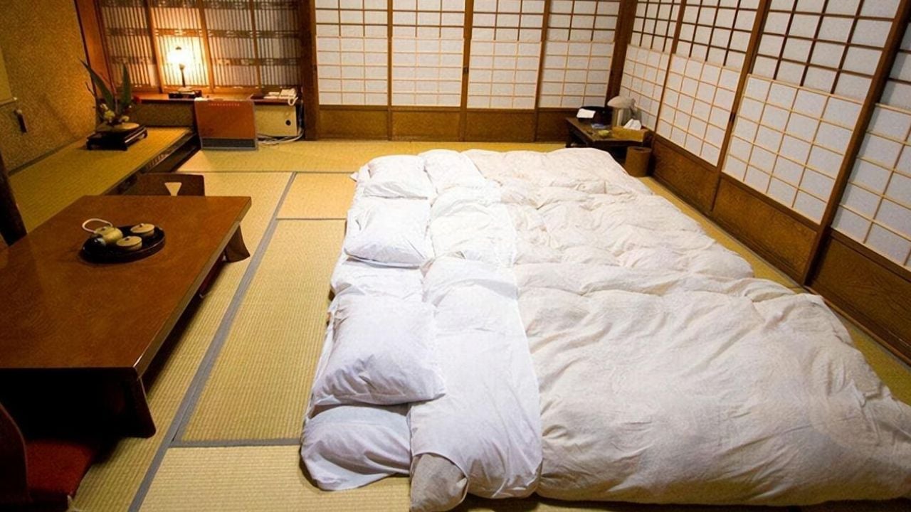 Vi Sao Nguoi Nhat Thich Trai Nem Nam Tren San Hon Ngu Tren Giuong Co 5 Loi Ich Dac Biet 180745