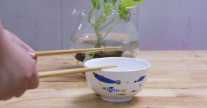 vi sao nguoi xua dai ky viec go bat dua trong khi an com 376