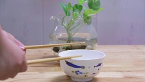 vi sao nguoi xua rat ki go bat dua vao nhau trong khi an com 185747