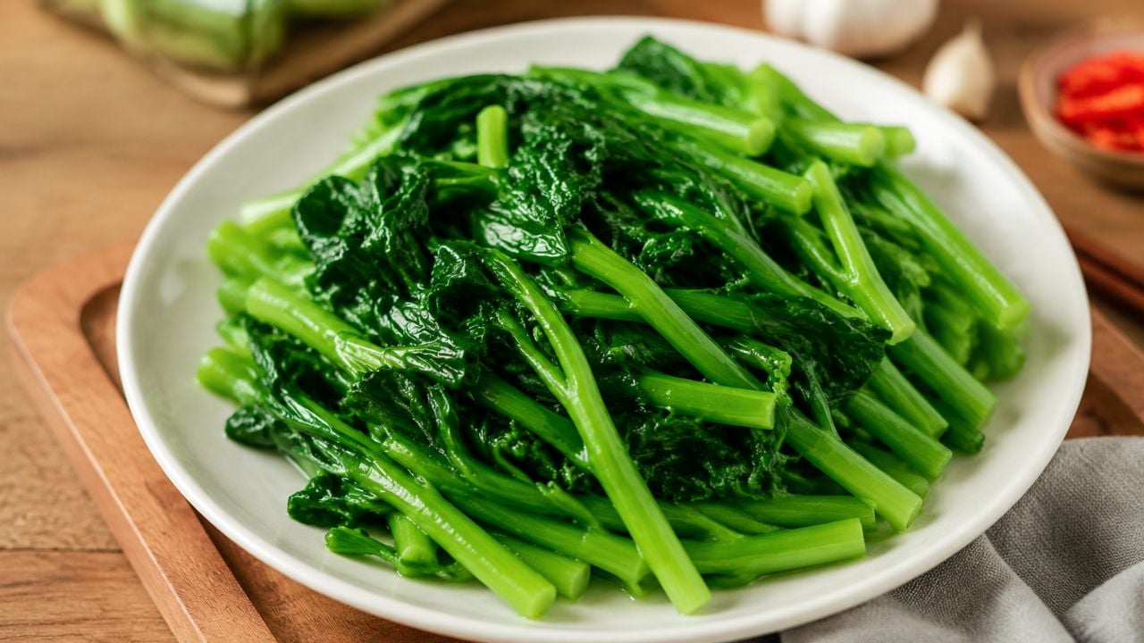 vi sao rau luoc de mat mau chuyen xanh sang vang ua meo don gian giup rau xanh muot de lau van dep m