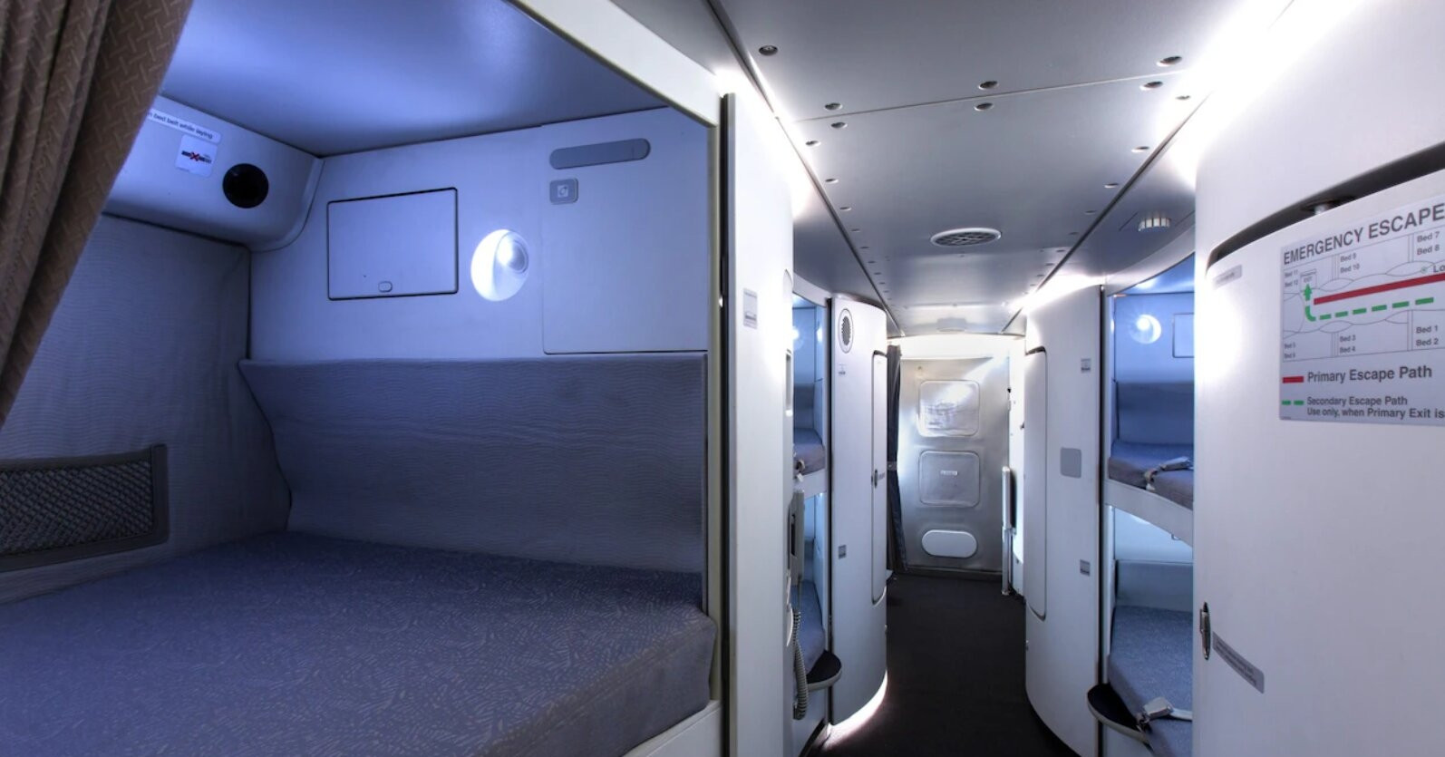 vi sao tiep vien tren may bay thay phien bien mat ho di dau 2177