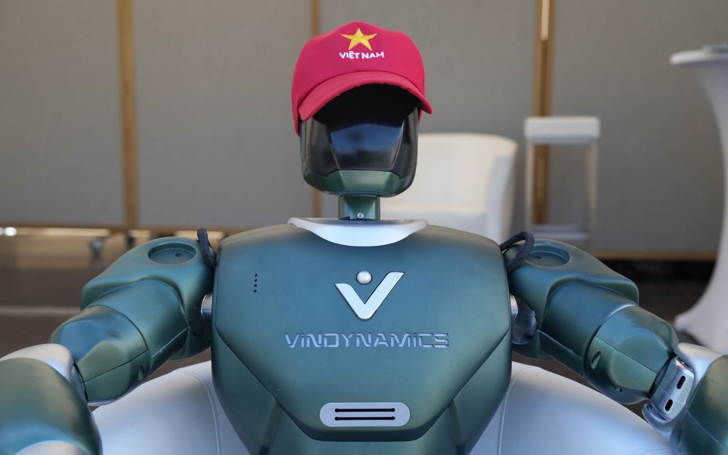 vindynamics ra mat robot hinh nguoi dyno 4
