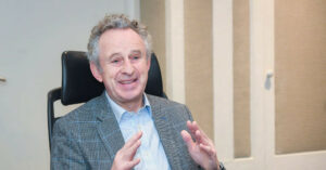 Vinfuture Bieu Tuong Niem Tin Vao Suc Manh Cua Khoa Hoc Phung Su Nhan Loai 2547