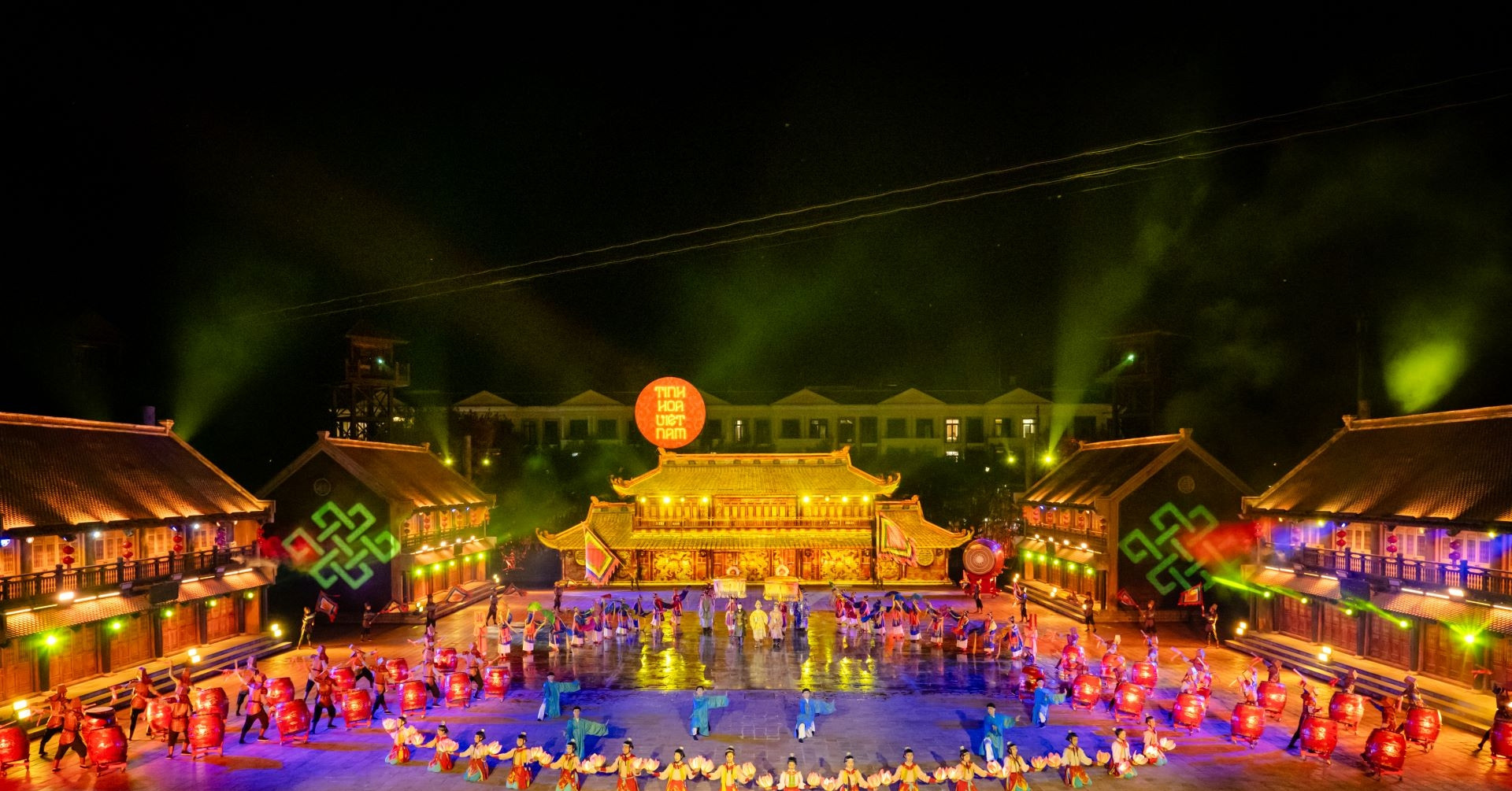 Vingroup Cong Bo Tru Cot Hoat Dong Moi Van Hoa 1937