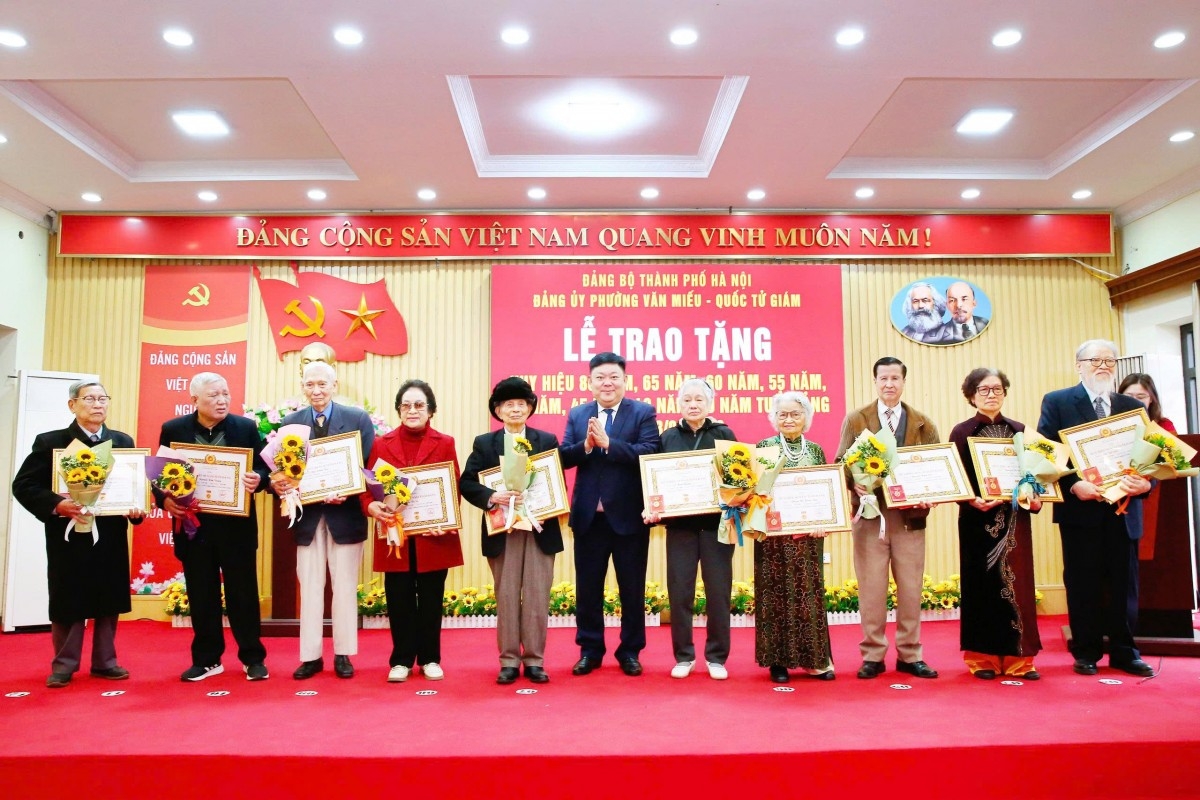 Vm Trao Z7479186147324 008B264C9Bf846C0A1C3Ee464325459020260129110519