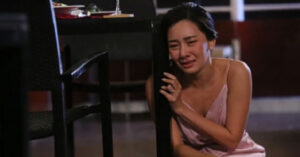 Vo Chong Toi Nga Ngua Truoc Hanh Dong Ky Quai Cua Me Chong Va Con Gau Bong 1065