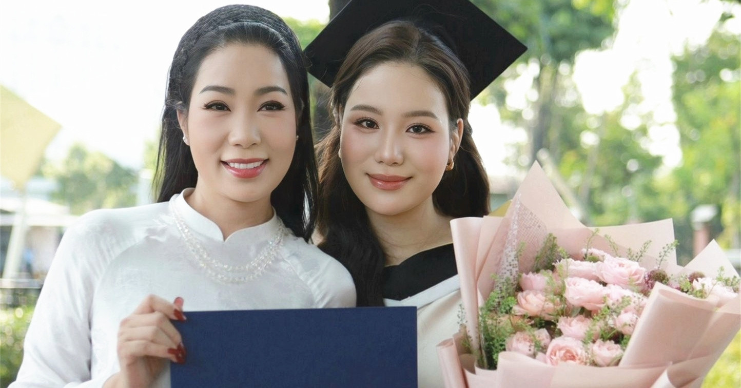 vo cong ly gian di van xinh nsnd trinh kim chi khoe con gai nhu hoa hau 2608