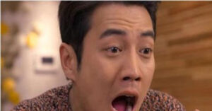 vo vua coi vay cuoi toi da hon sieu phach lac khi thay thu tren co the co ay va lap tuc bo chay khoi