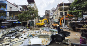 vu dao mong cong trinh khien nha ben sut lun ra soat khan sau tran mua lon trong dem 977