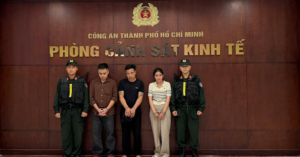 vu dot kich quan bar noi tieng o tphcm khoi to ong chu sinh nam 1991 va 2 nhan vien 2838