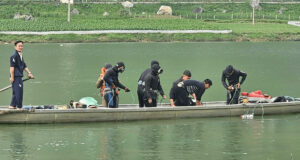 vu lat thuyen cho ca gia dinh tren song gianh da tim thay thi the nguoi ong 426