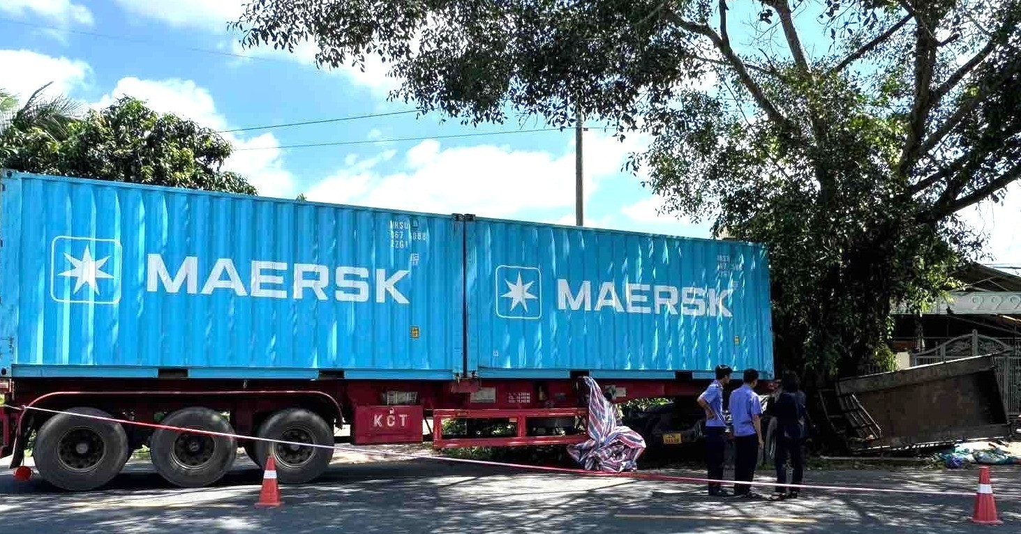 vu xe container tong cong nong them 1 nan nhan tu vong 1030