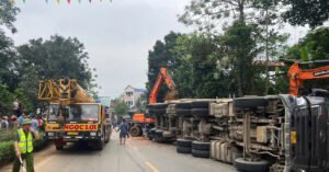 vu xe dau keo de o to va xe may khien 2 nguoi tu vong khoi to tai xe tran van khoa 837