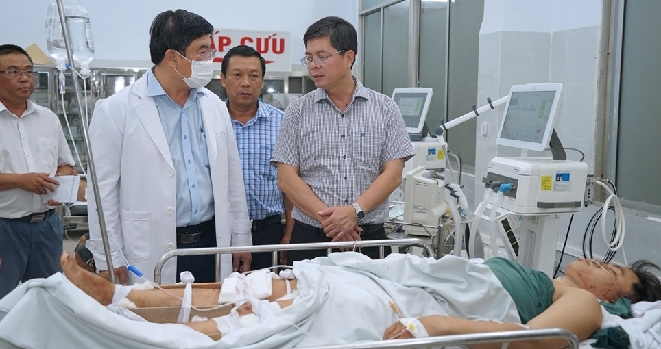 vu xe khach lao xuong vuc nghe tai xe ho lon mat phanh khong ai kip tro tay 220