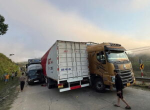 Tai nạn liên hoàn giữa 4 ô tô ở Đà Nẵng 1 vu tai nan gay ach tac giao thong