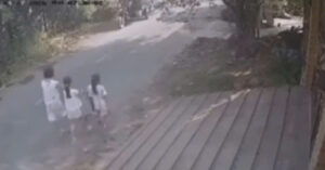 vua dua xe noi cho be gai day nguoi phu nu bi o to lao den tong tu vong 2330