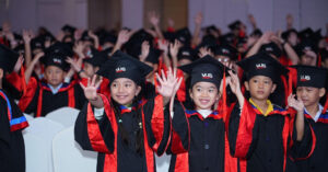 vus 6 nam lien dat chung nhan trung tam dao tao vang tu cambridge 1544