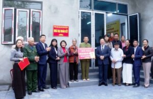 Xa Ung Hoa Ban Giao 6 Nha Dai Doan Ket Dip Tet Nguyen Dan Binh Ngo 2026 20260129180046