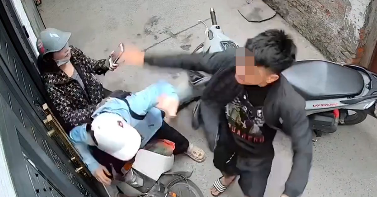 xac minh clip nam thanh nien chan danh 2 nguoi phu nu trong ngo nho o ha noi 684