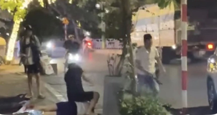 xac minh vu nhom nguoi di o to nguoc chieu hanh hung nam sinh giua dem o ha noi 270