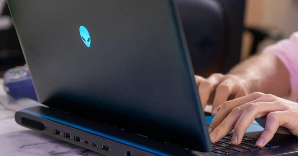 xang dau tang gia do xung dot trung dong khien cac hang laptop them khon kho 2055