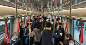 Xang Tang Gia Lien Tuc Nguoi Ha Noi Un Un Chuyen Di Tau Dien Xe Buyt 272