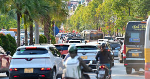 xe co ken dac duong pho quang ninh ket cung ngay dau nghi le 1337